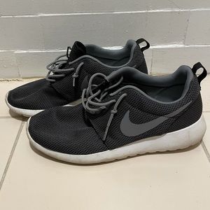 Nike Roshe Run size 8